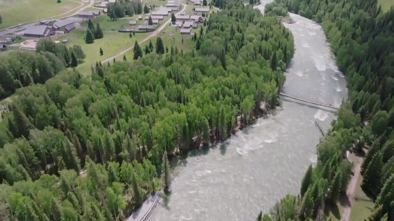 航拍夏季的新疆禾木村风景视频素材