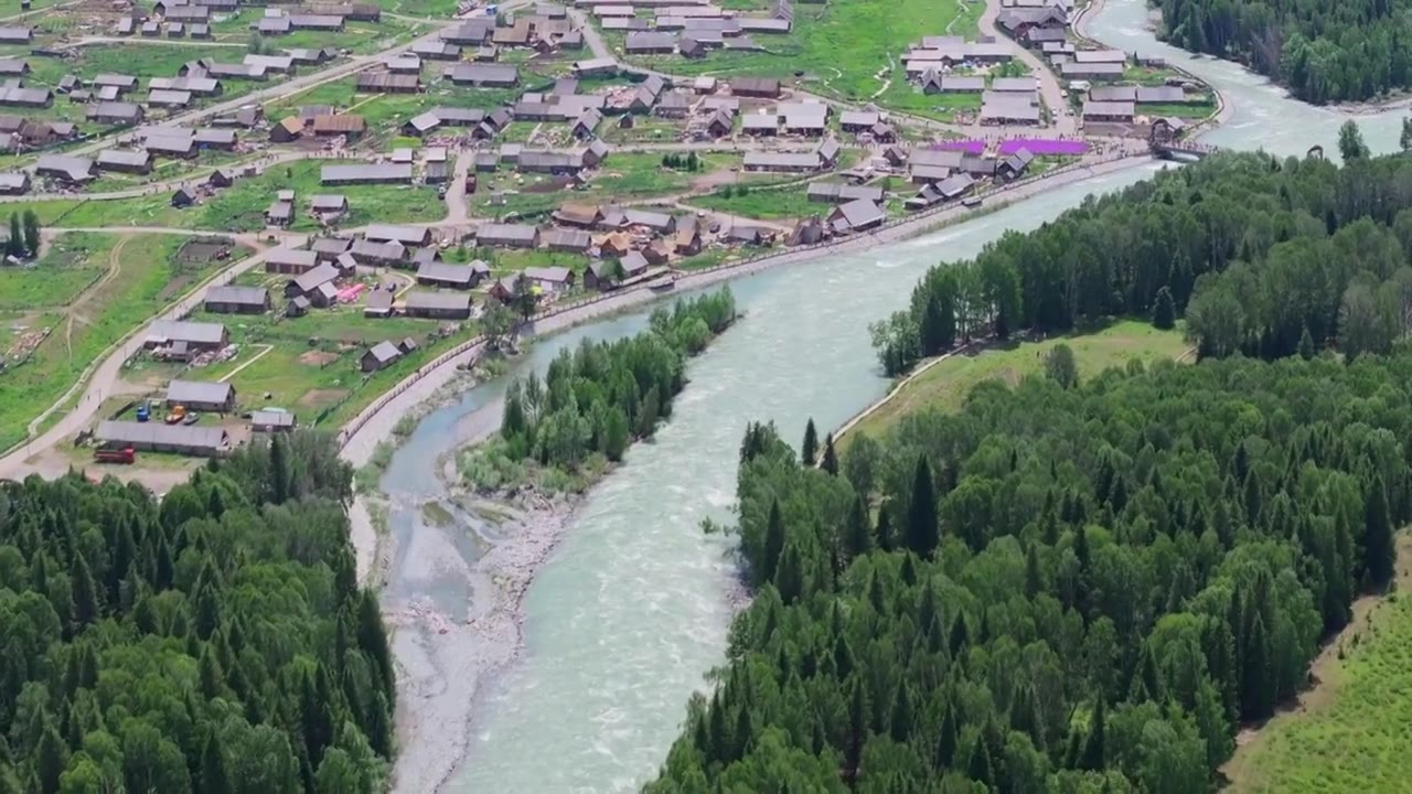 航拍夏季的新疆禾木村风景视频素材