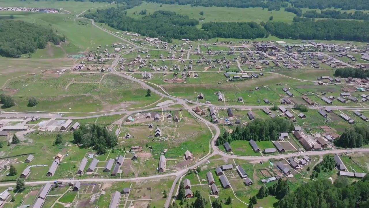 航拍夏季的新疆禾木村风景视频素材