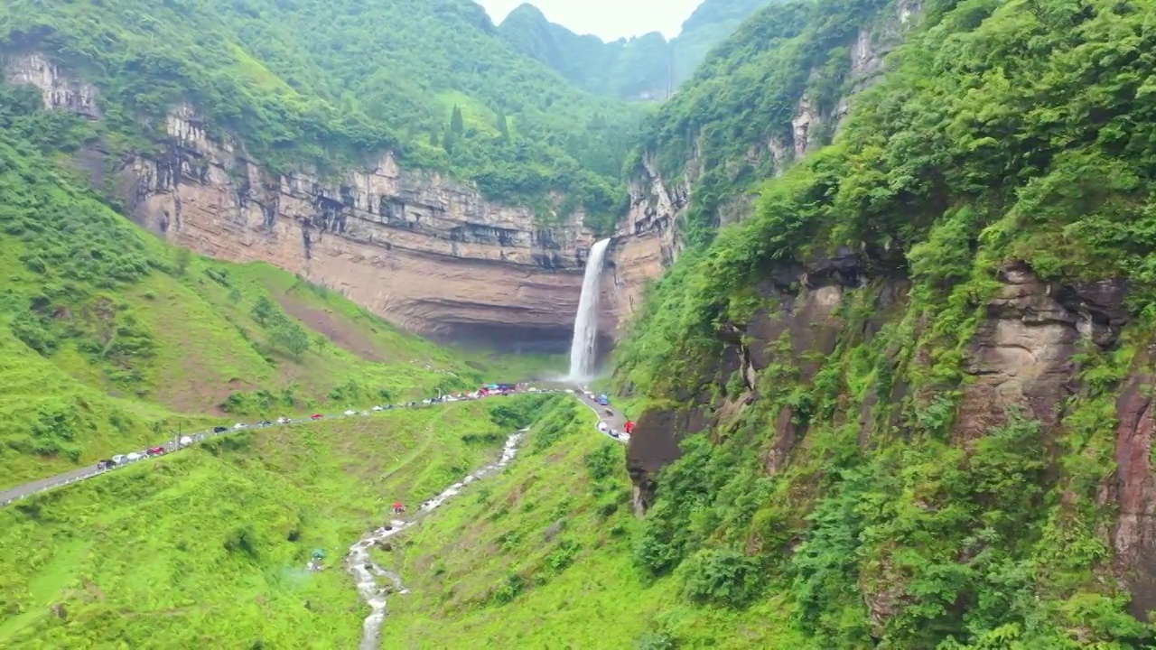 贵州毕节吊水岩瀑布航拍风光视频素材