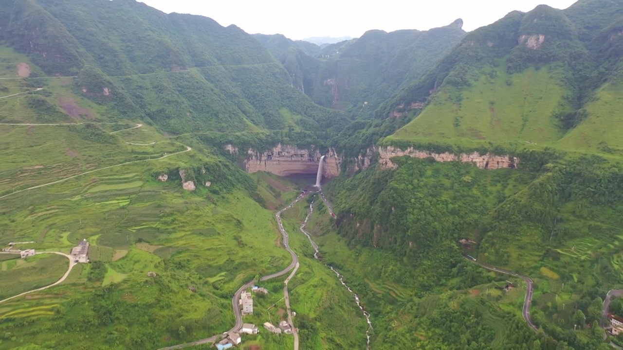 贵州毕节吊水岩瀑布航拍风光视频素材