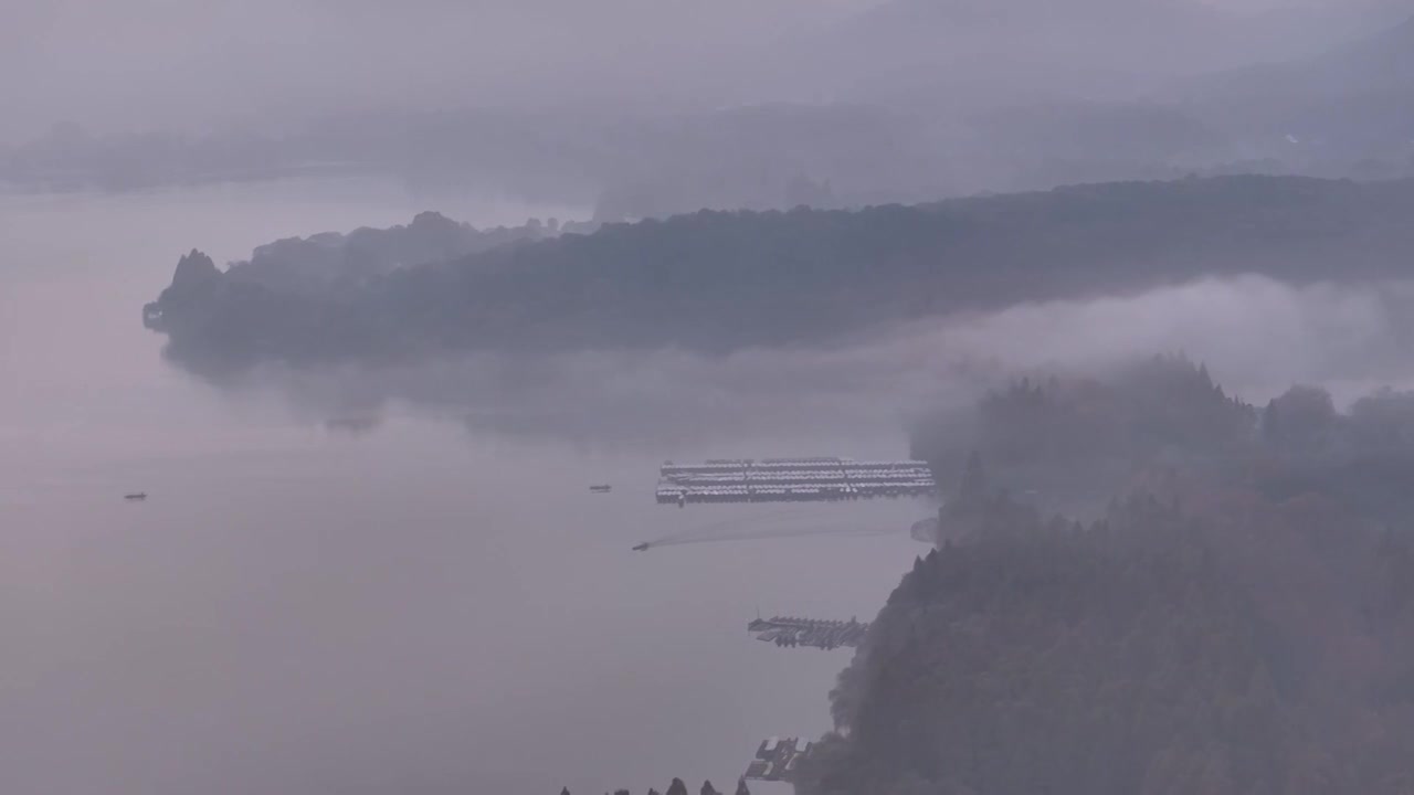 航拍杭州清晨日出云雾西湖雷峰塔视频素材