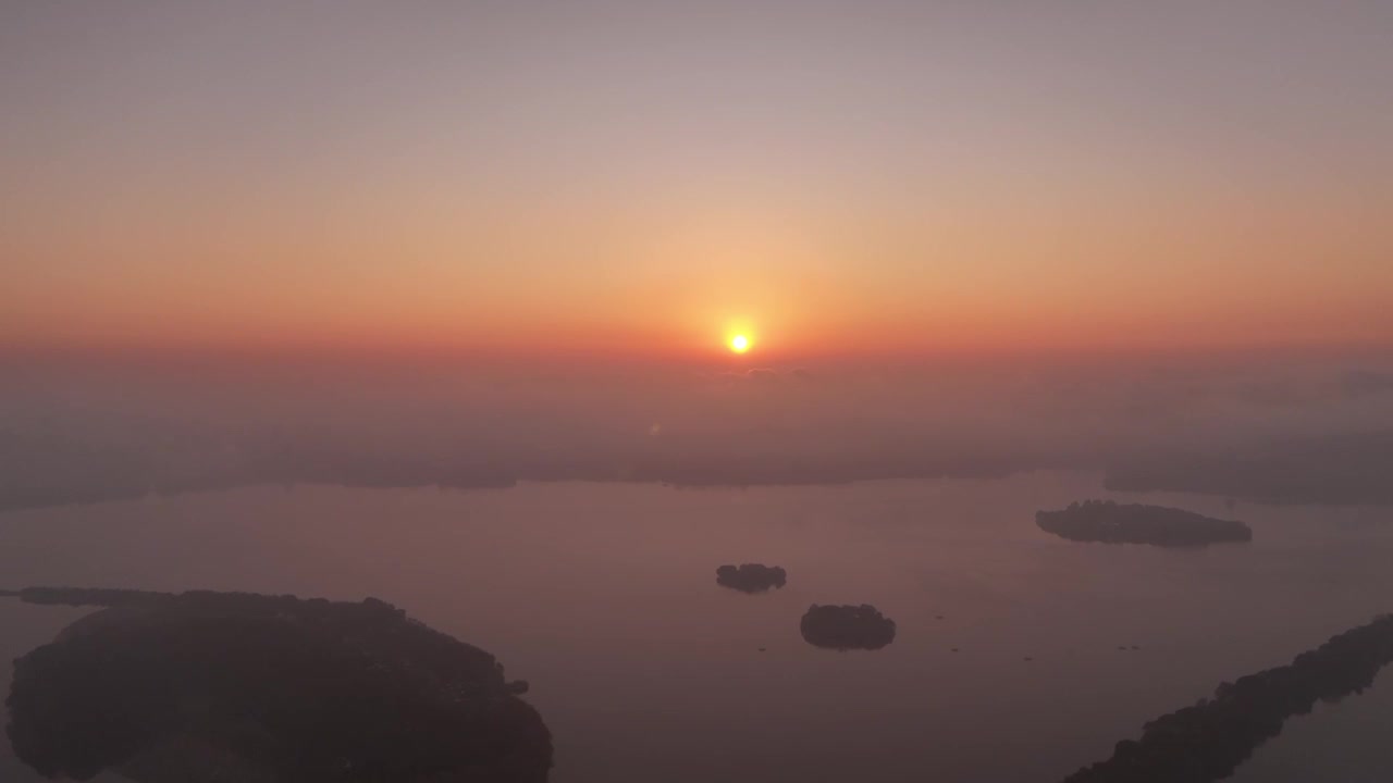 航拍杭州清晨日出云雾西湖雷峰塔视频素材