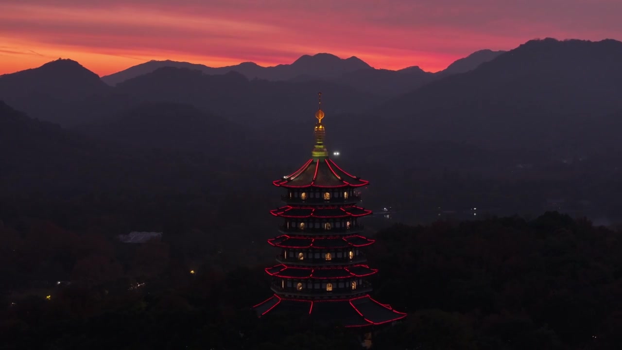 航拍杭州清晨日出云雾西湖雷峰塔视频素材