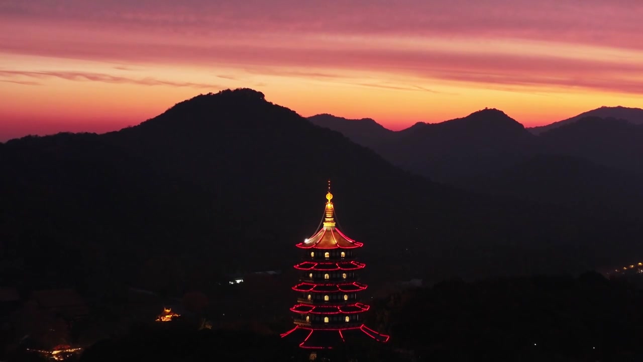 航拍杭州清晨日出云雾西湖雷峰塔视频素材