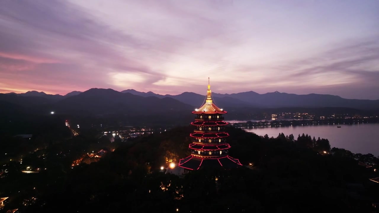 航拍杭州清晨日出云雾西湖雷峰塔视频素材