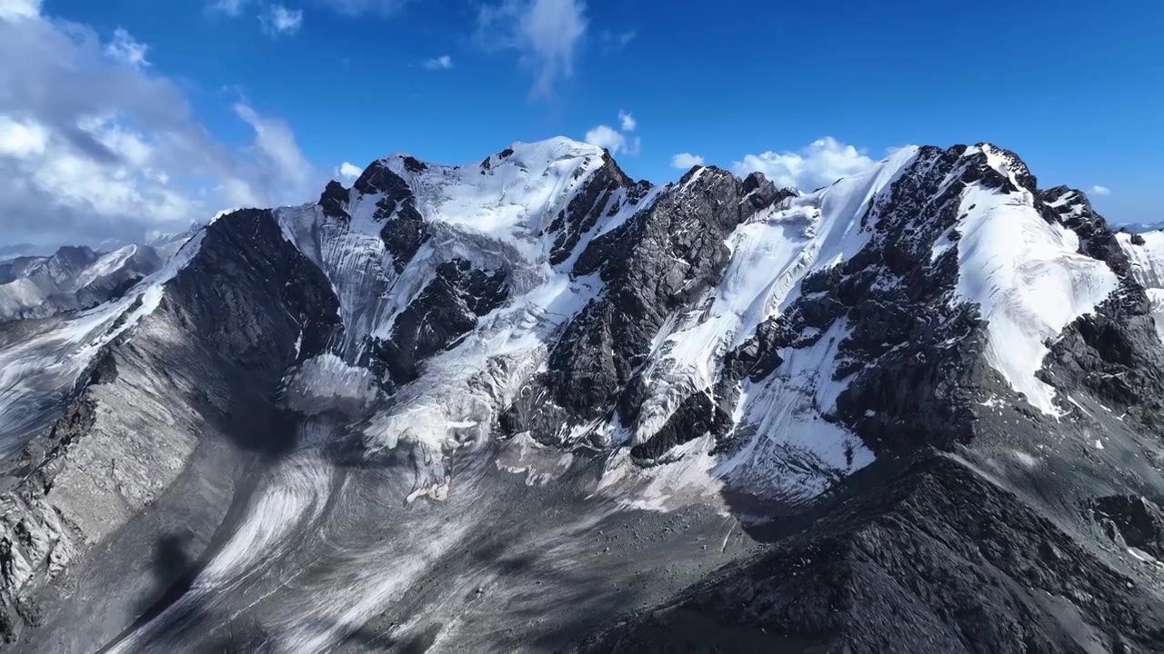 天山山脉雪山视频下载