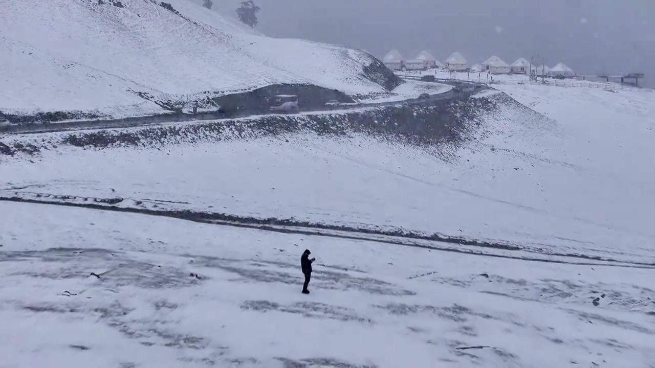 【正版4K素材】航拍新疆喀纳斯下大雪3视频素材