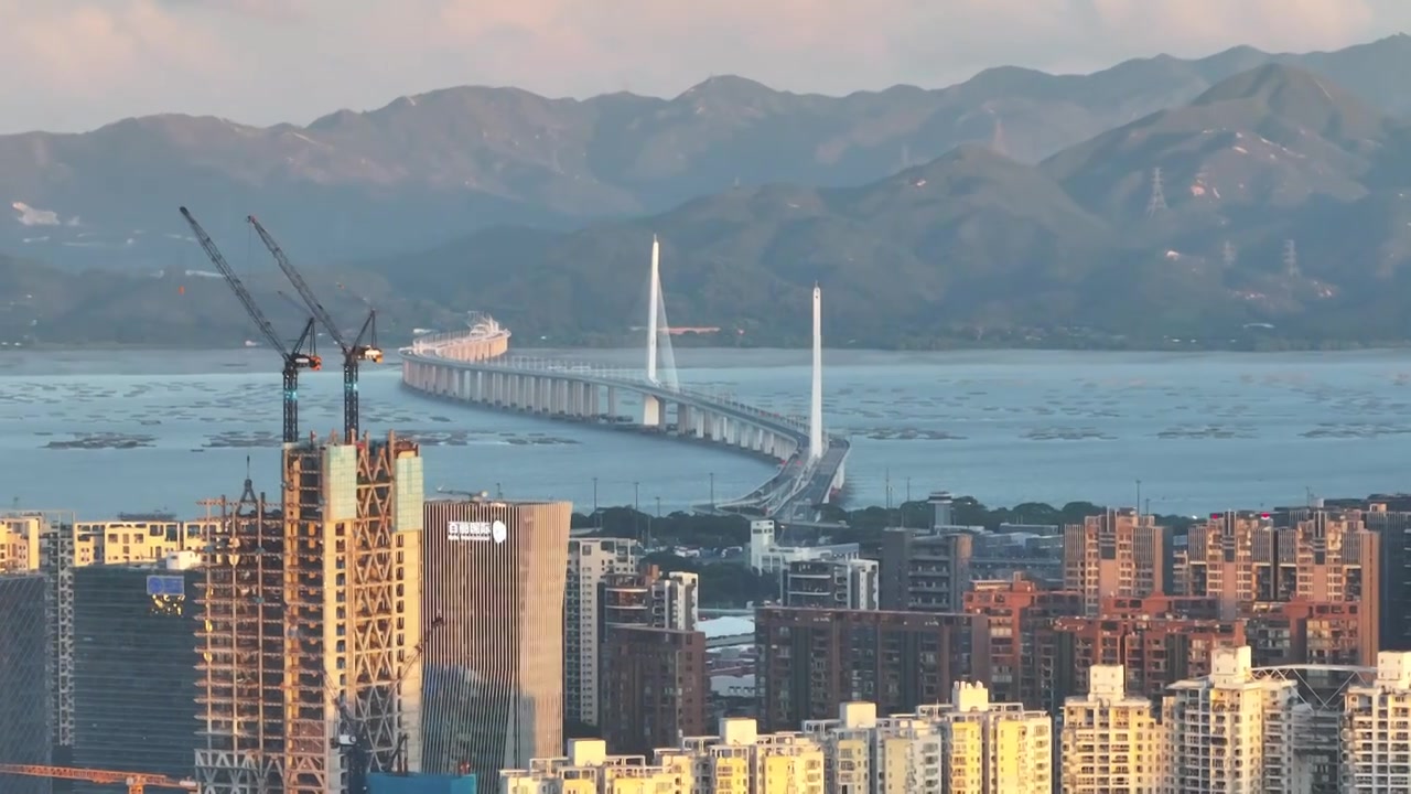 【正版原创】深圳湾大桥高空日落霞光航拍视频素材