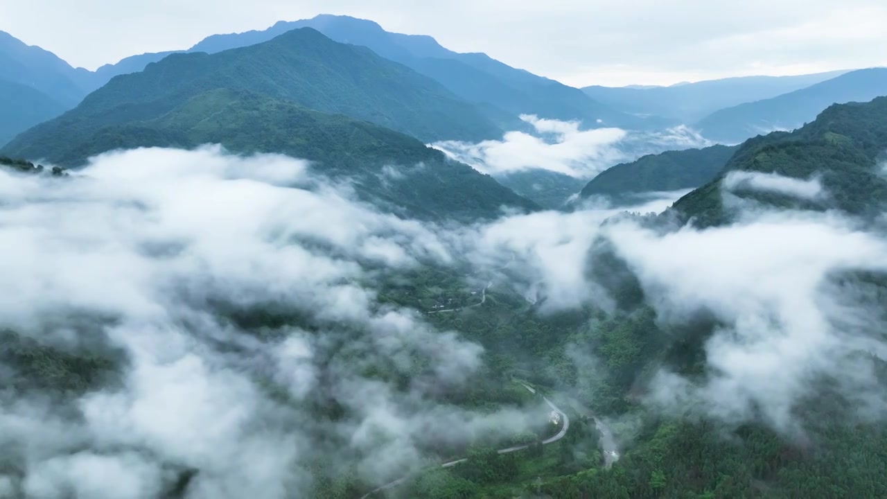 唯美自然景观山间云海云雾缭绕大山视频素材视频素材