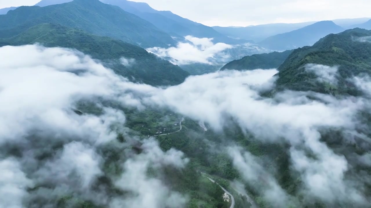 唯美自然景观山间云海云雾缭绕大山视频素材视频素材