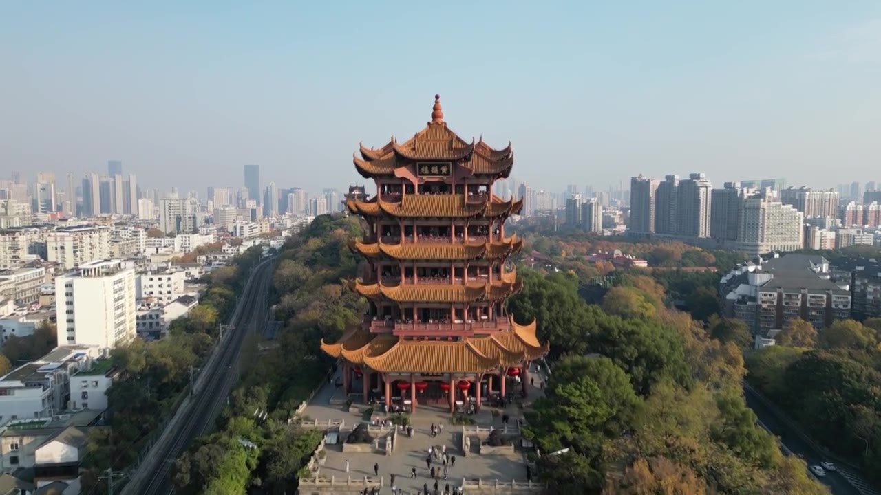 中国湖北省武汉市黄鹤楼景区晴天航拍视角壮美景色视频素材