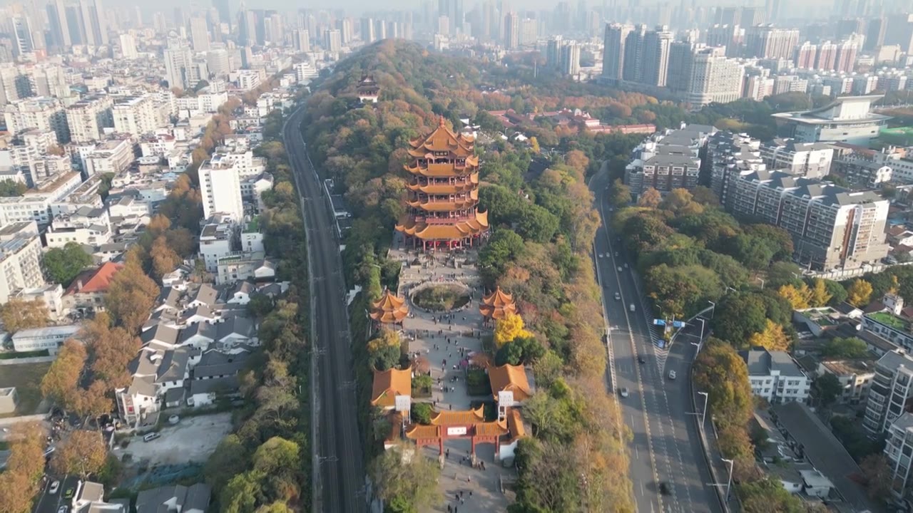 中国湖北省武汉市黄鹤楼景区晴天航拍视角壮美景色视频素材