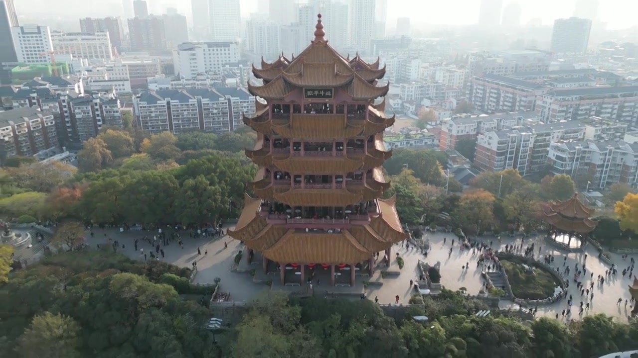 中国湖北省武汉市黄鹤楼景区晴天航拍视角壮美景色视频素材