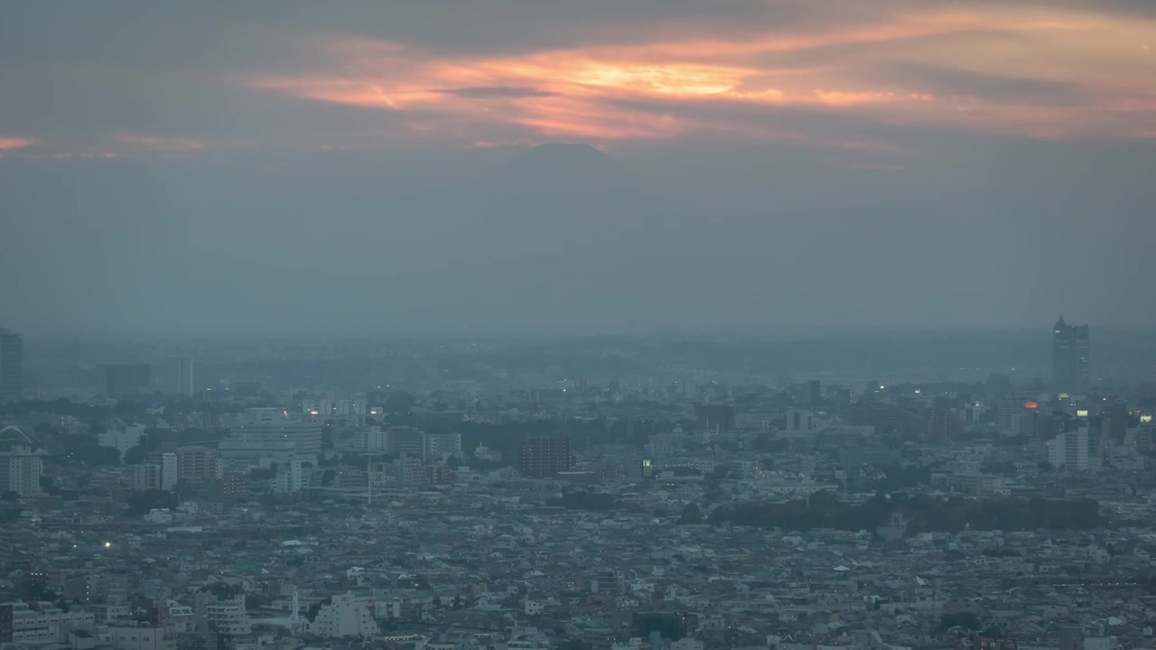 在东京遥望富士山日落与城市夜景视频素材