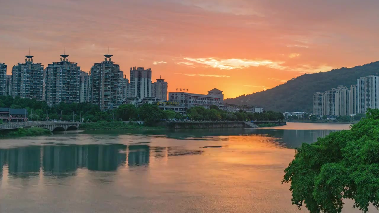 雅安朝霞延时唯美城市风光日出红霞彩云视频素材