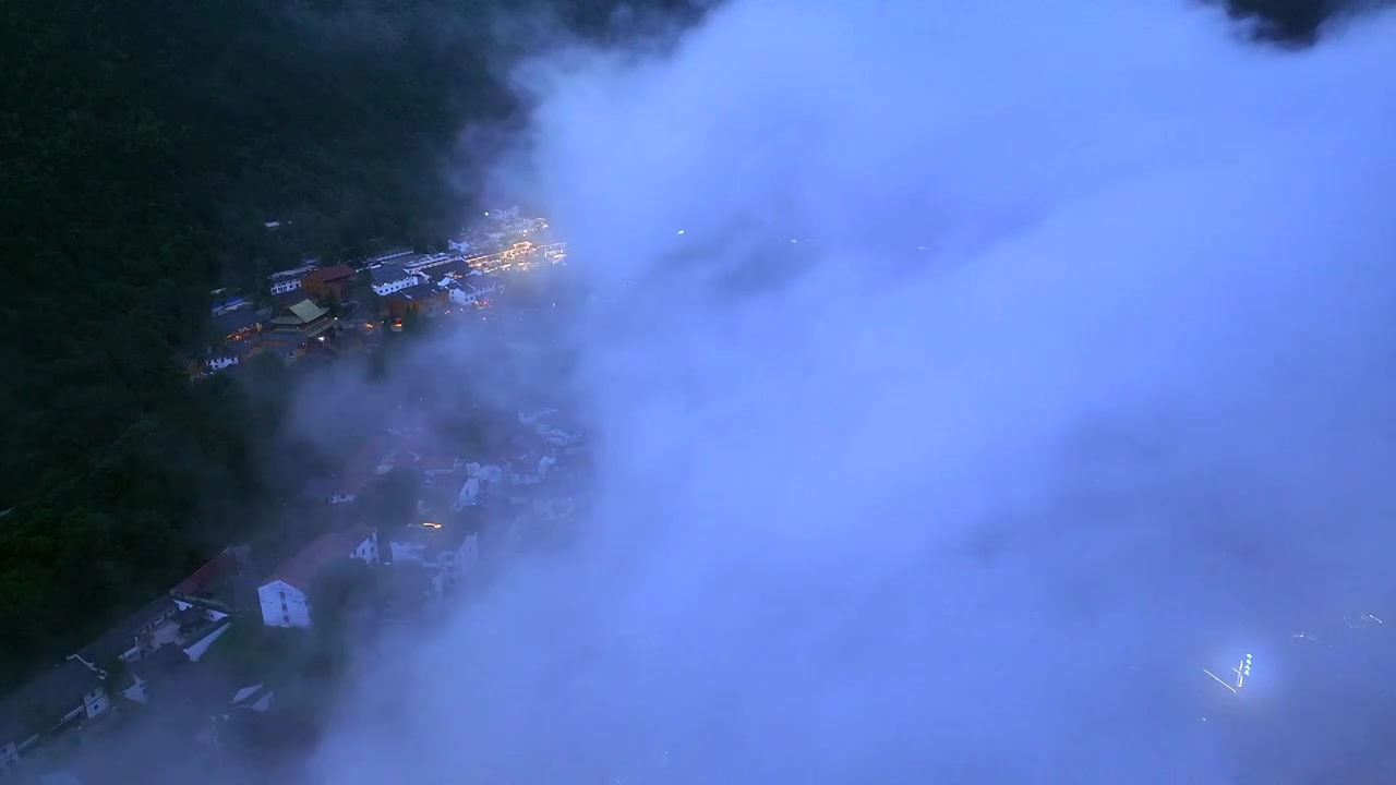 航拍九华山烟雨自然风光视频下载