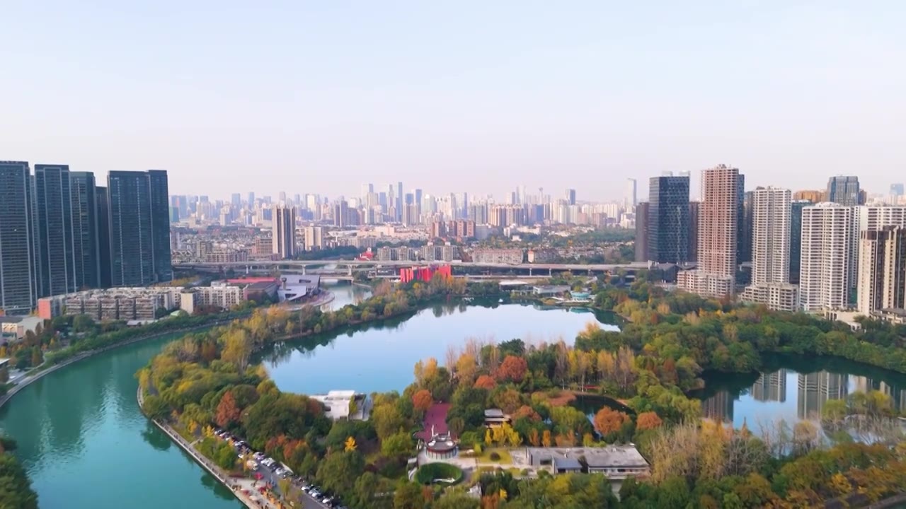 航拍成都锦江区东湖公园成都电视塔城市天际线视频素材