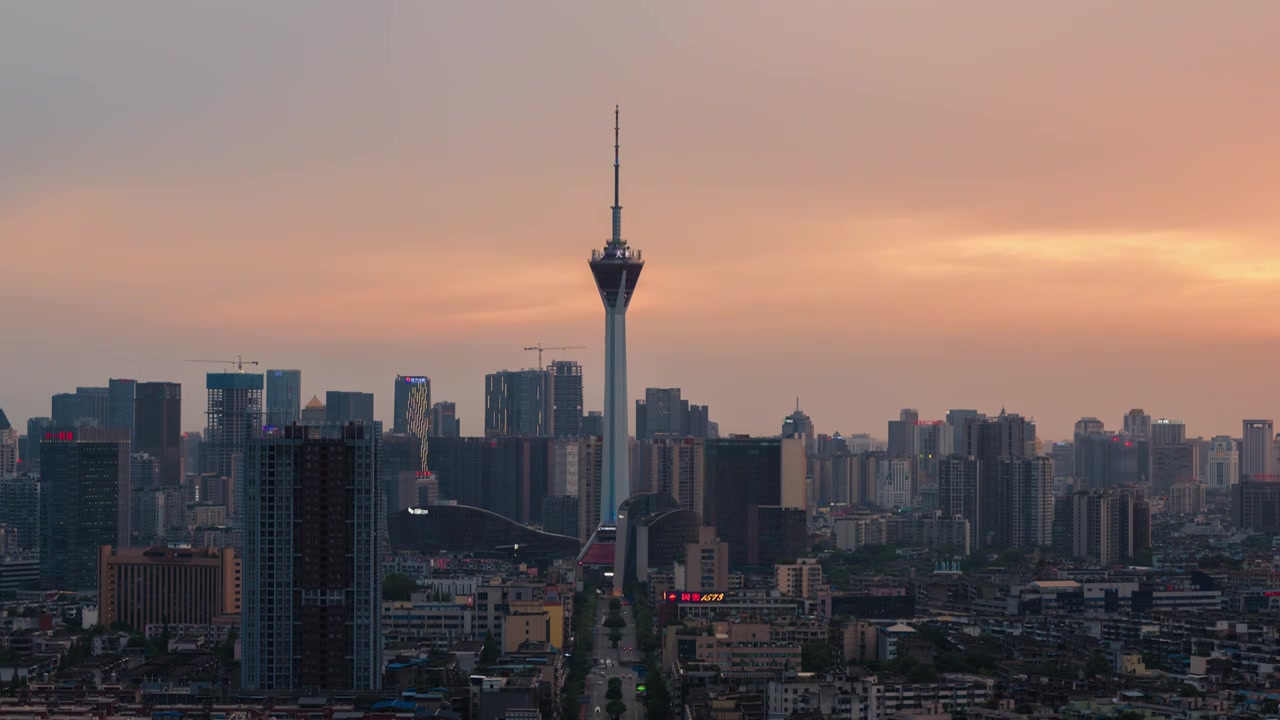 成都电视塔日落火烧云晚霞日转夜延时视频素材