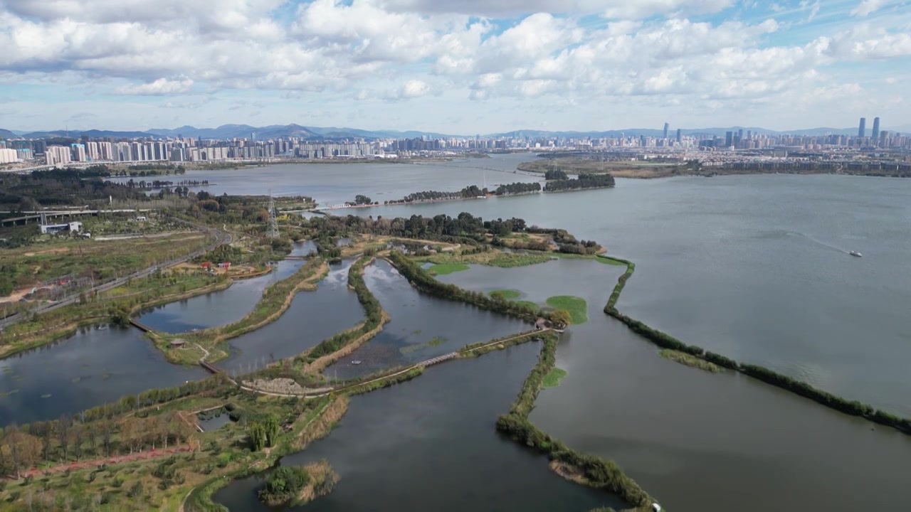 云南省昆明市昆明西山森林公园晴天航拍视角美丽风景视频素材