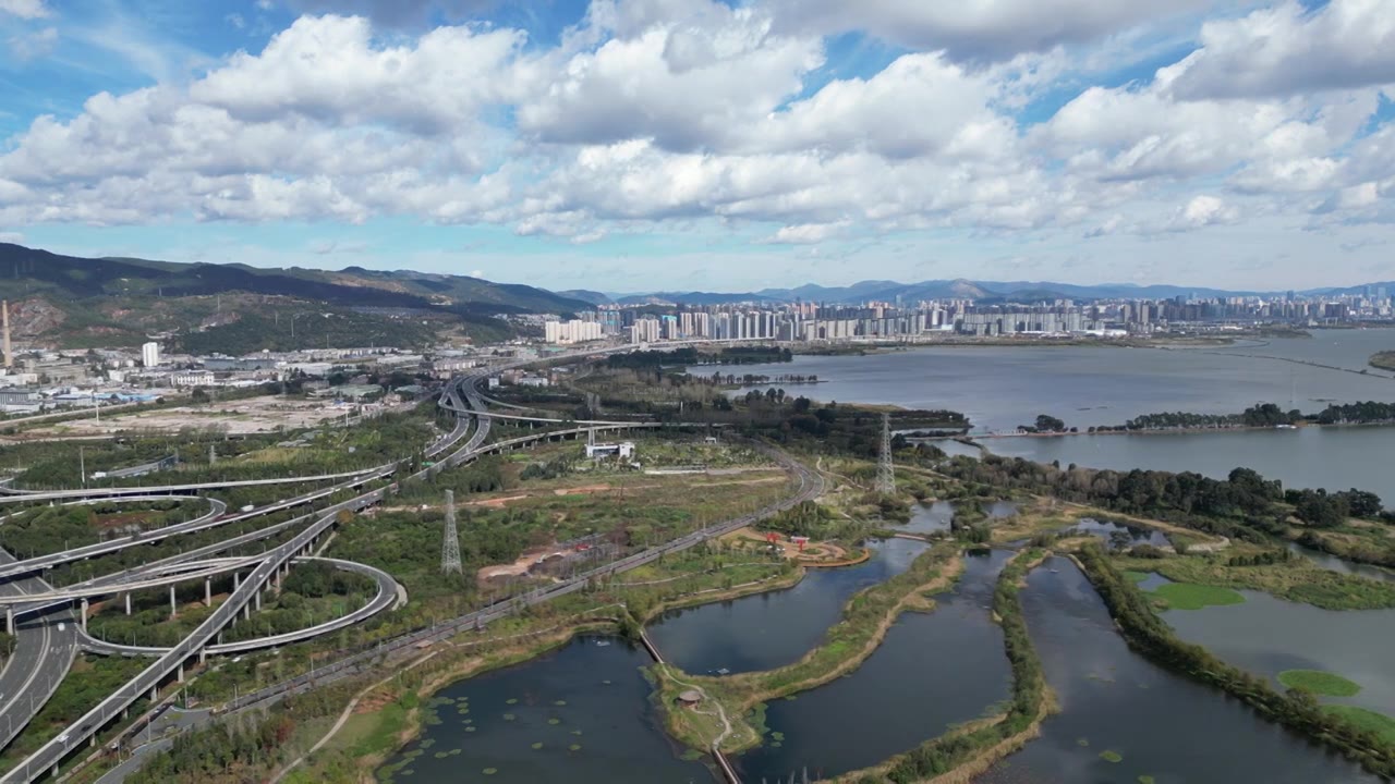 云南省昆明市昆明西山森林公园晴天航拍视角美丽风景视频下载