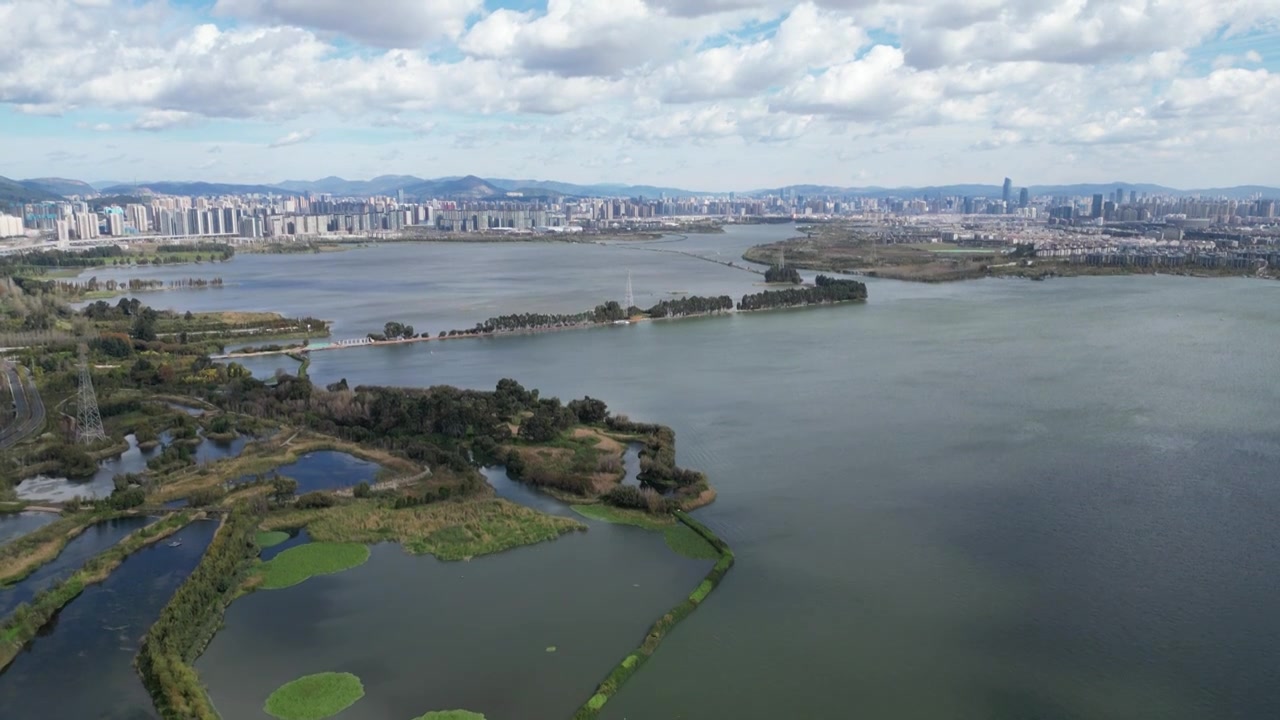 云南省昆明市昆明西山森林公园晴天航拍视角美丽风景视频下载