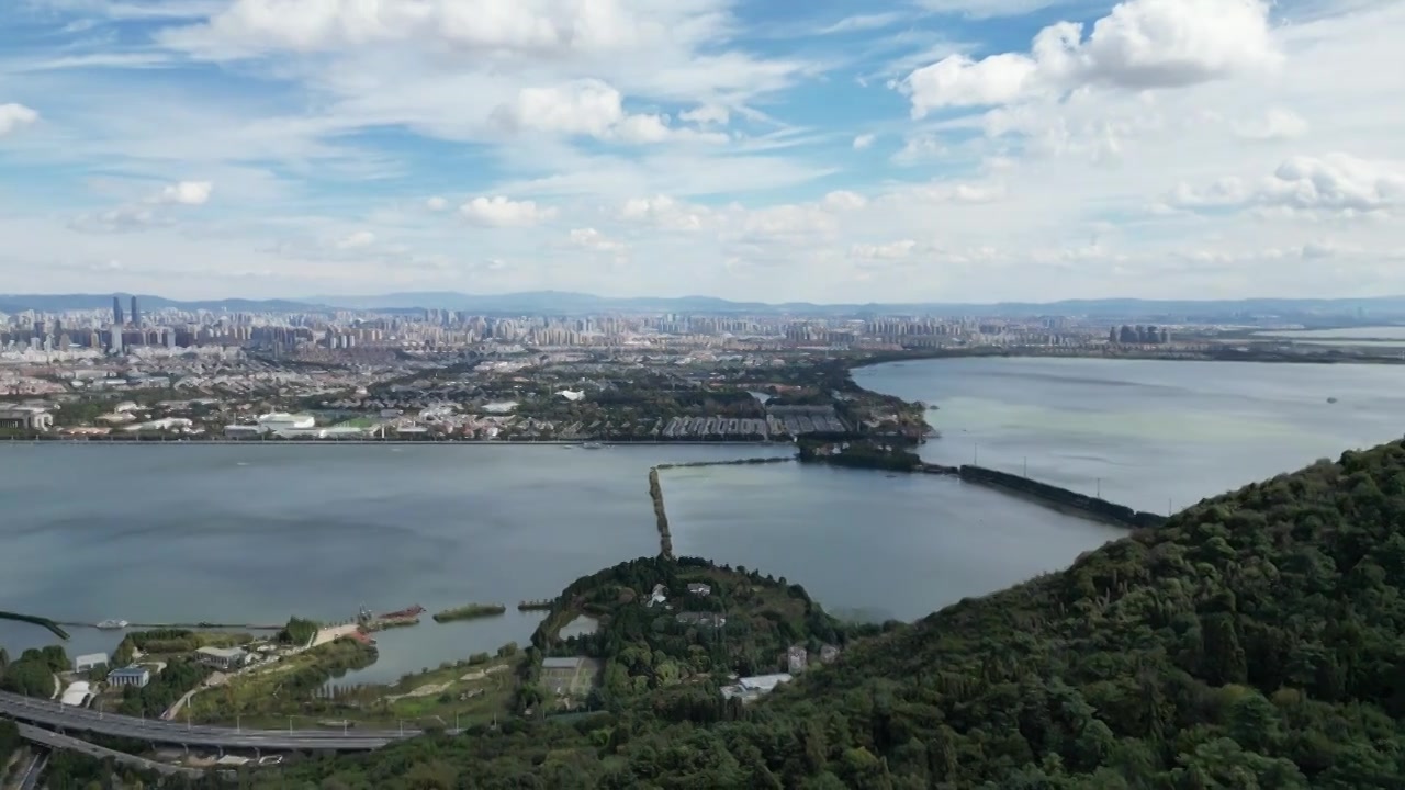 云南省昆明市昆明西山森林公园晴天航拍视角美丽风景视频素材