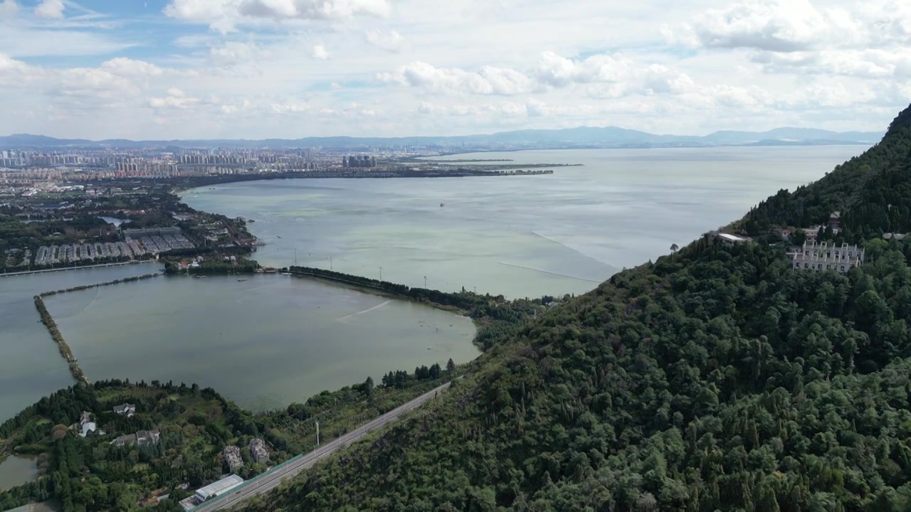 云南省昆明市昆明西山森林公园晴天航拍视角美丽风景视频下载