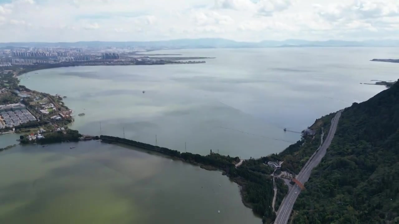 云南省昆明市昆明西山森林公园晴天航拍视角美丽风景视频素材