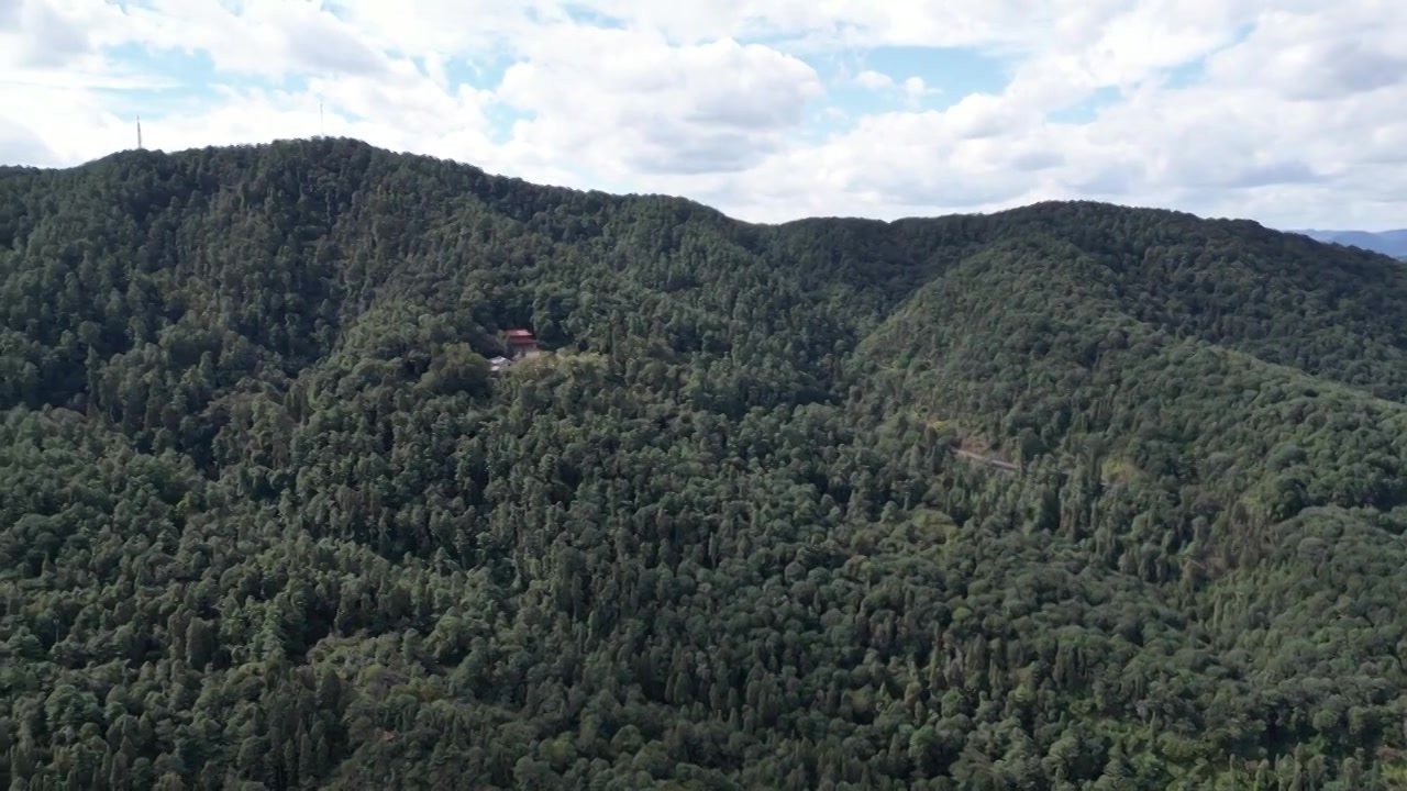 云南省昆明市昆明西山森林公园晴天航拍视角美丽风景视频下载