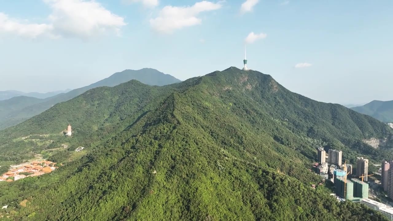 航拍深圳梧桐山弘法寺电视塔视频下载