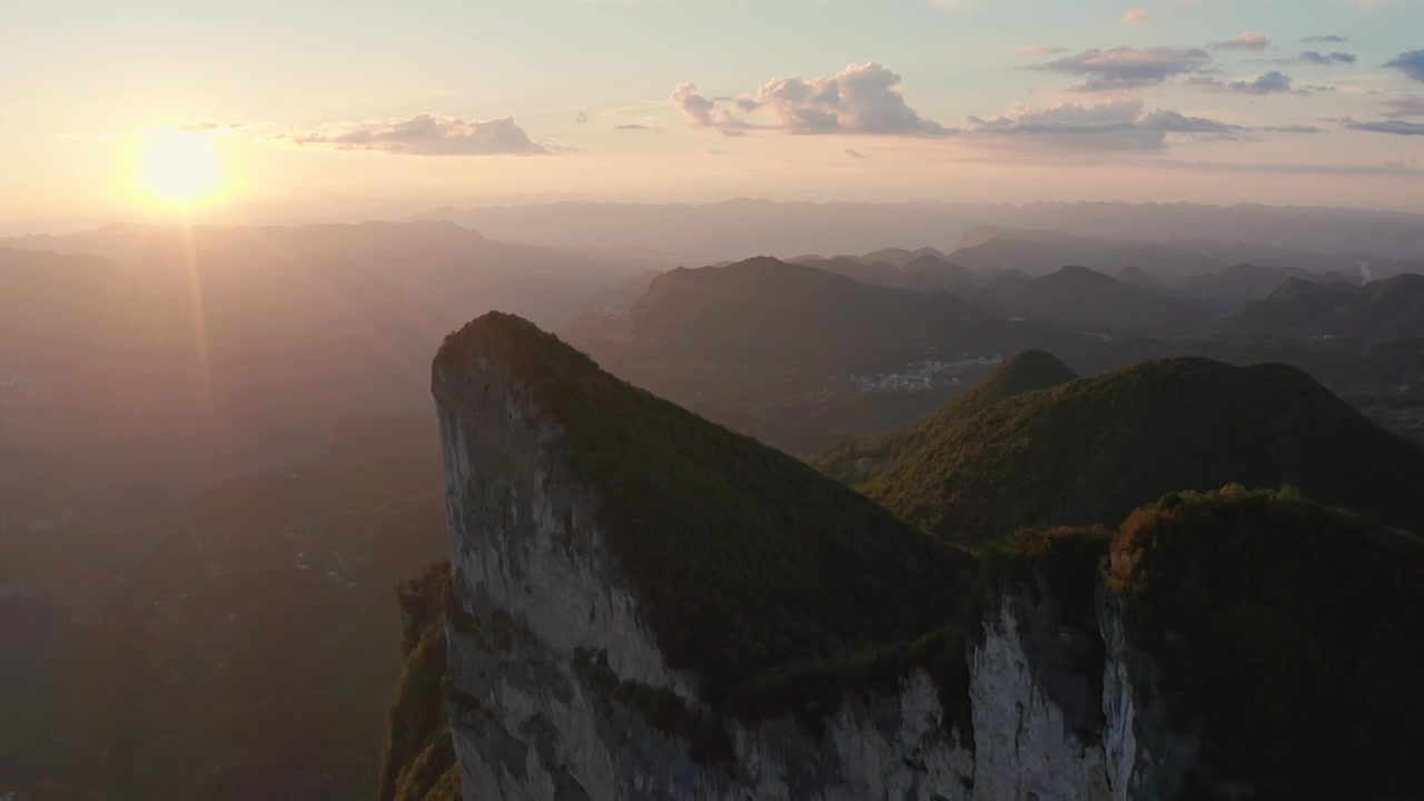 航拍高山夕阳视频素材