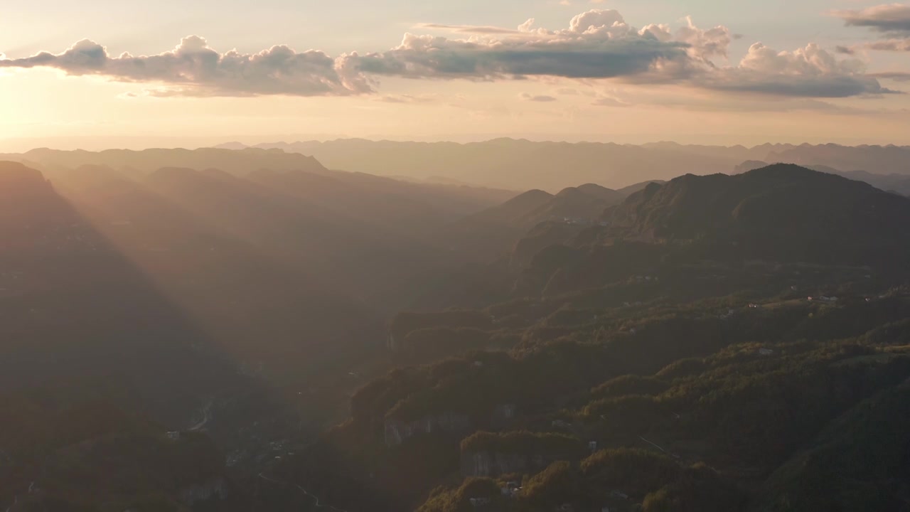 航拍高山夕阳视频素材