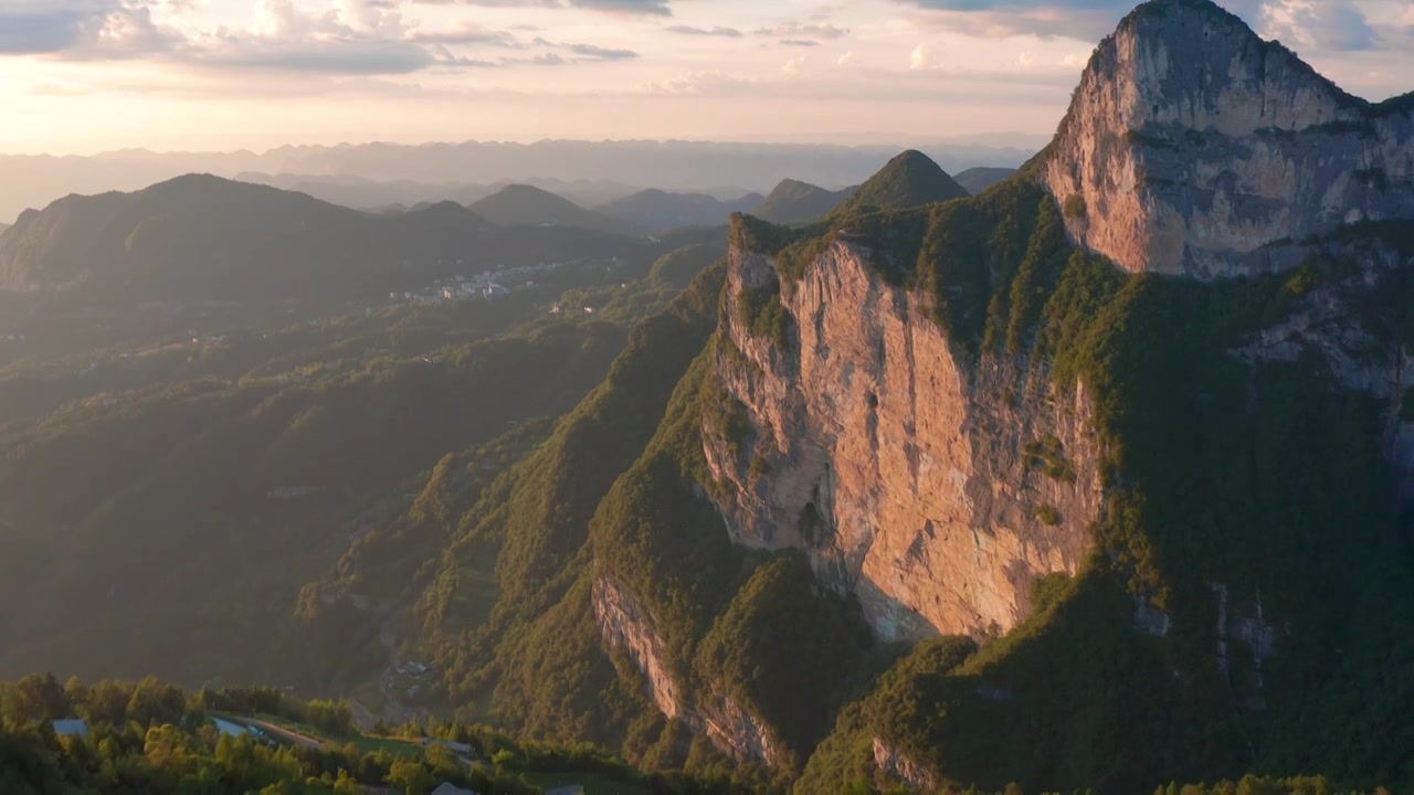 航拍高山夕阳视频素材