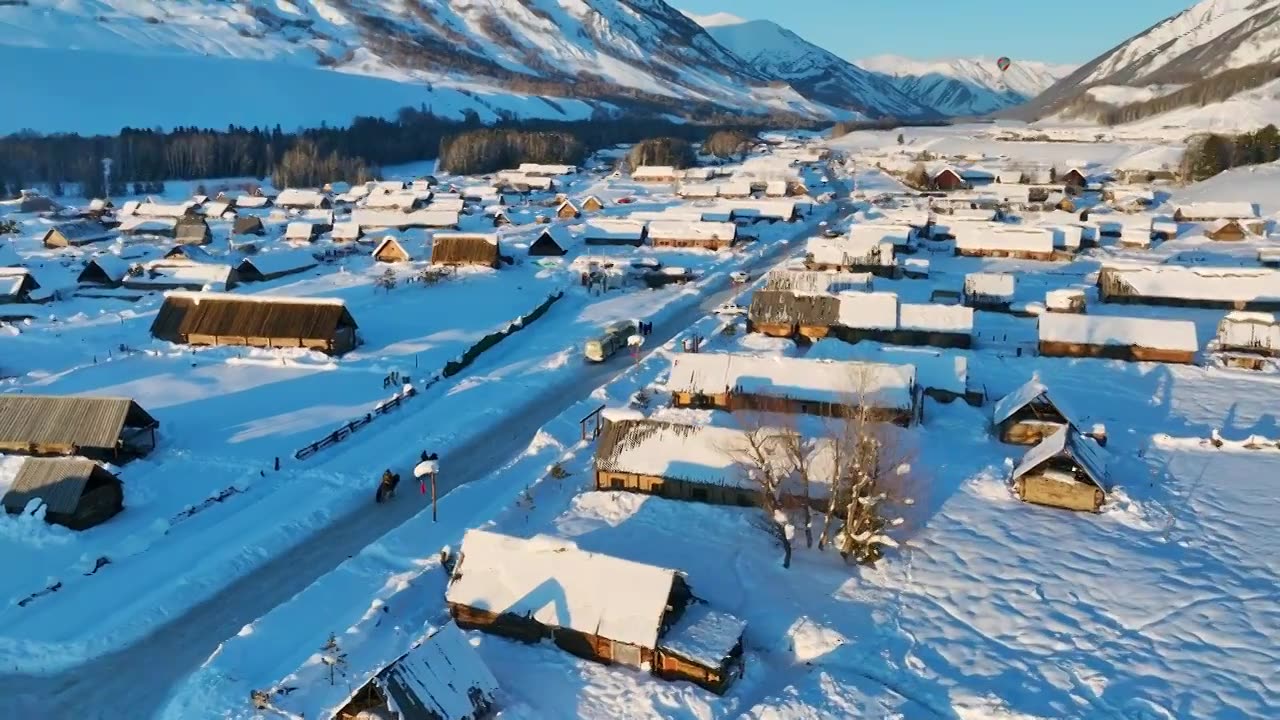 航拍新疆禾木村冬日雪景视频素材