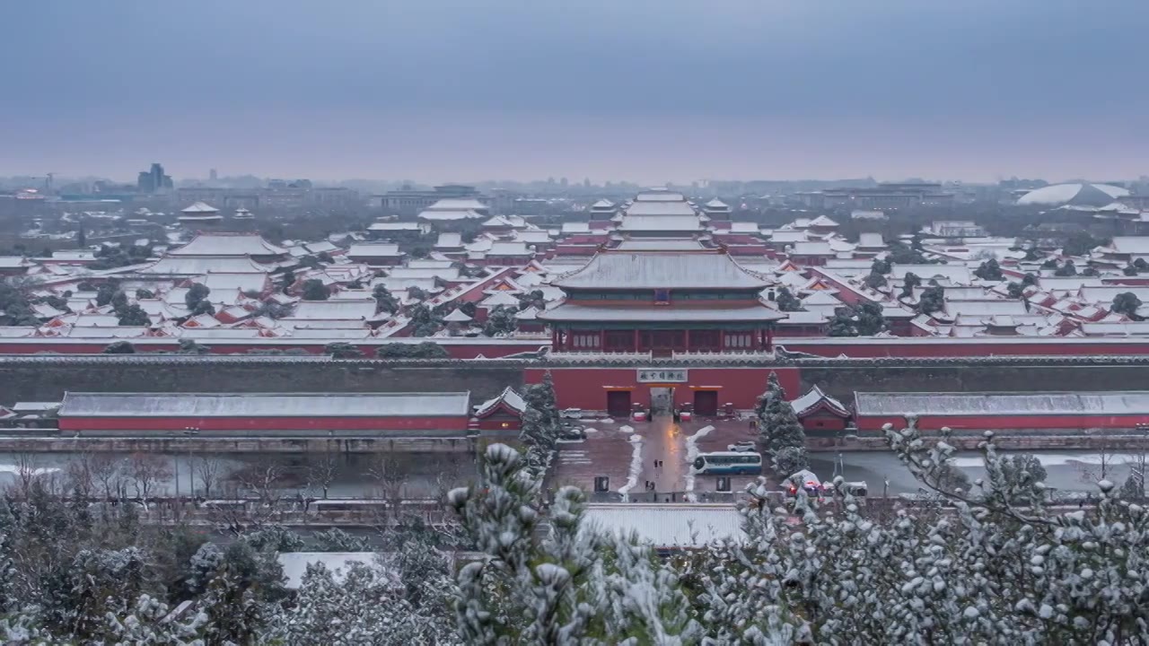 故宫紫禁城雪景多云日落移动延时4K视频下载