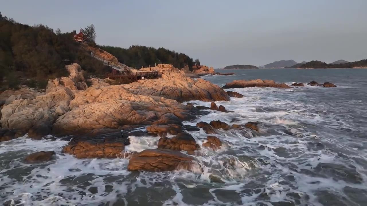 原创 福建漳州东山岛海浪拍打岩石自然风光视频素材