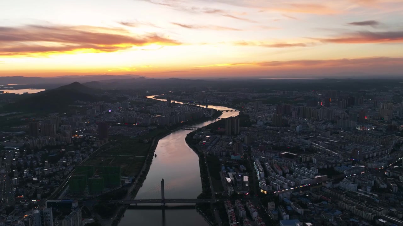 4K河南信阳浉河日落晚霞夜景航拍视频素材