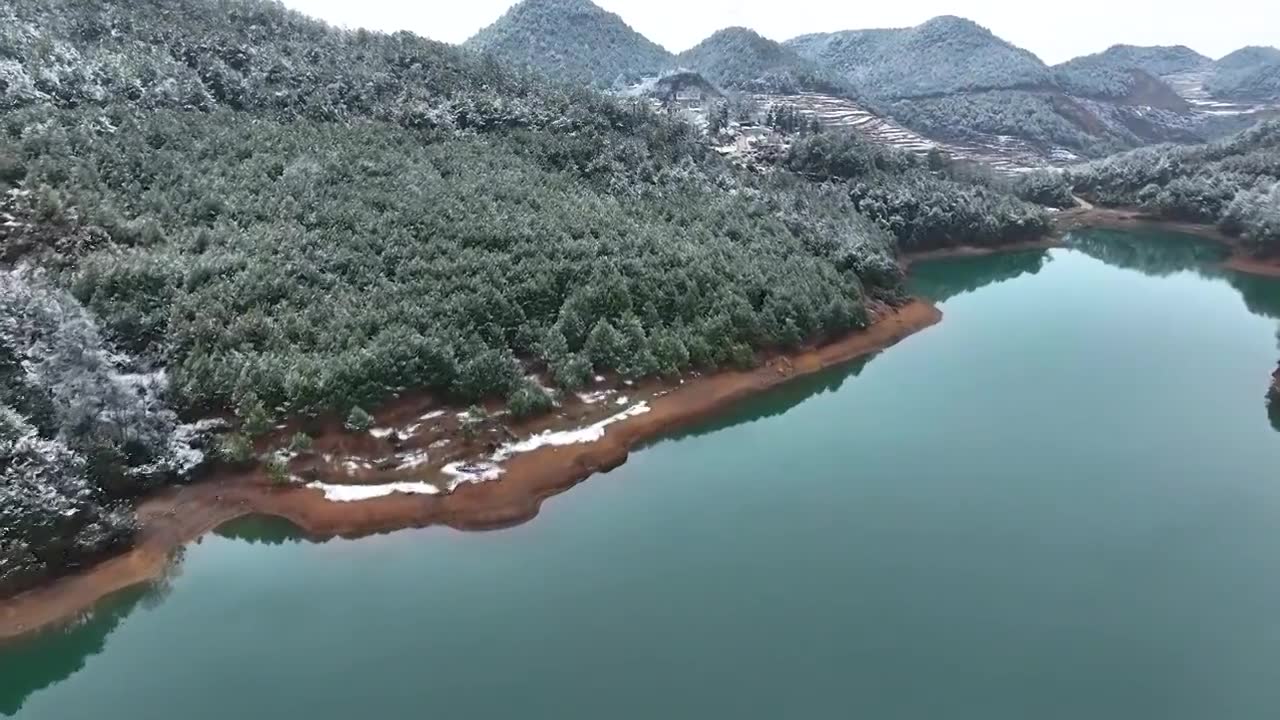 威宁县羊街镇蛇街村水牛湾子大麦冲湖雪景视频素材