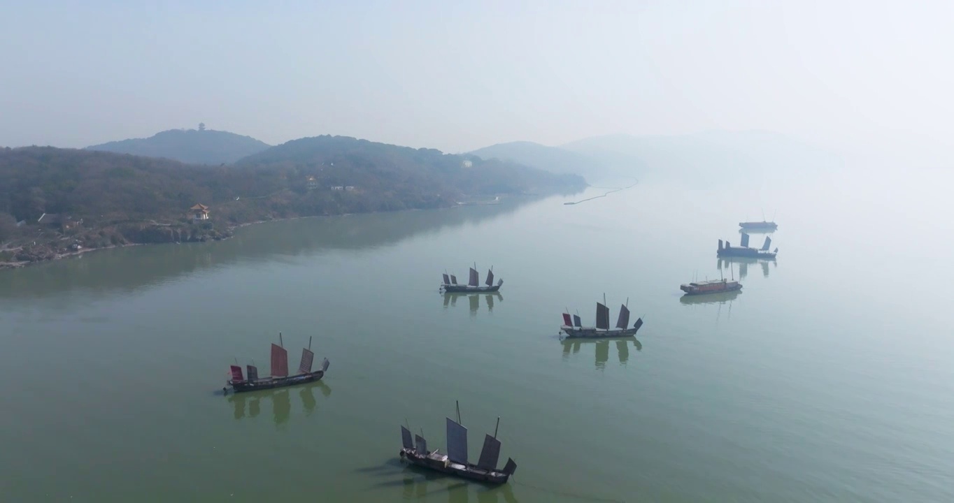 江苏省无锡市太湖鼋头渚风景区古帆船渔船风光视频素材