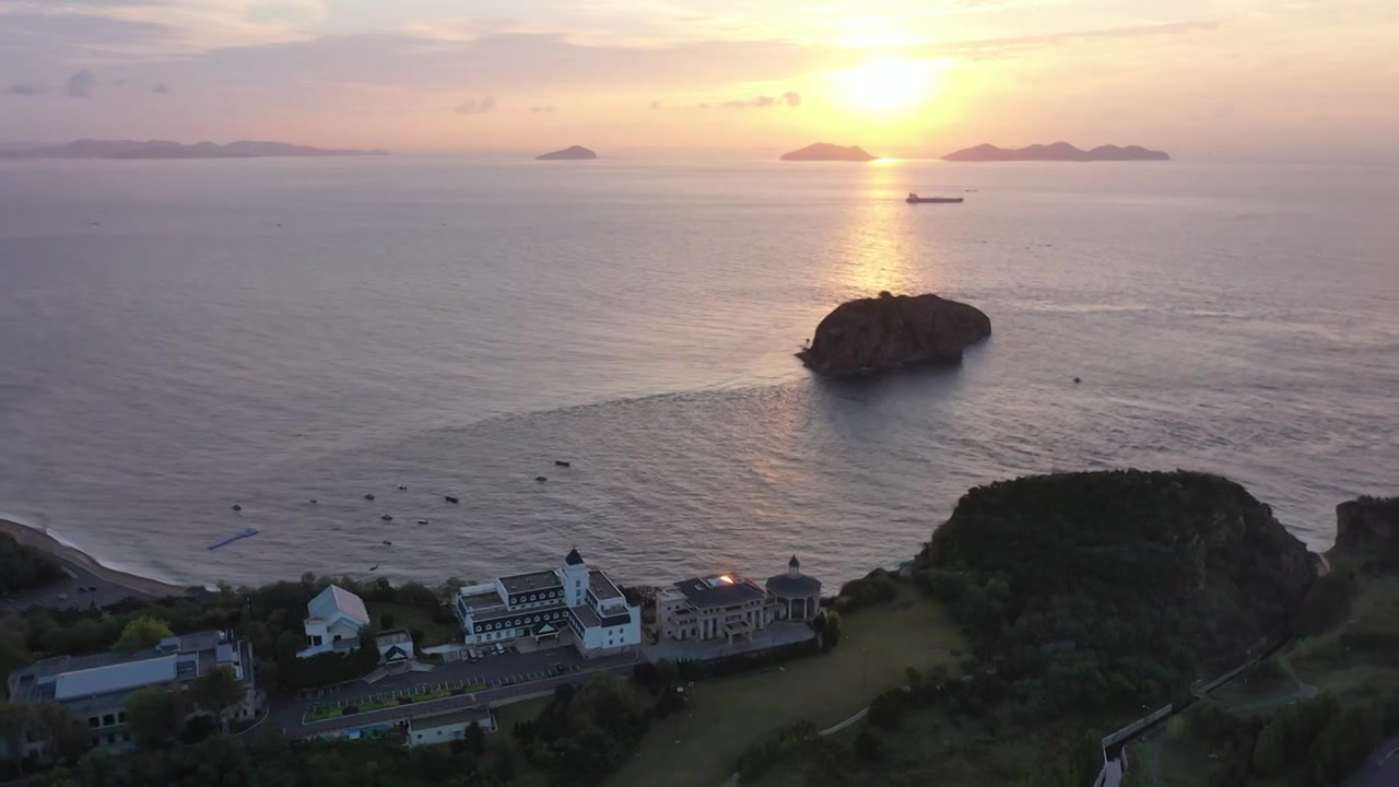 大连棒棰岛会议中心滨海海岸清晨日出逆光视频素材