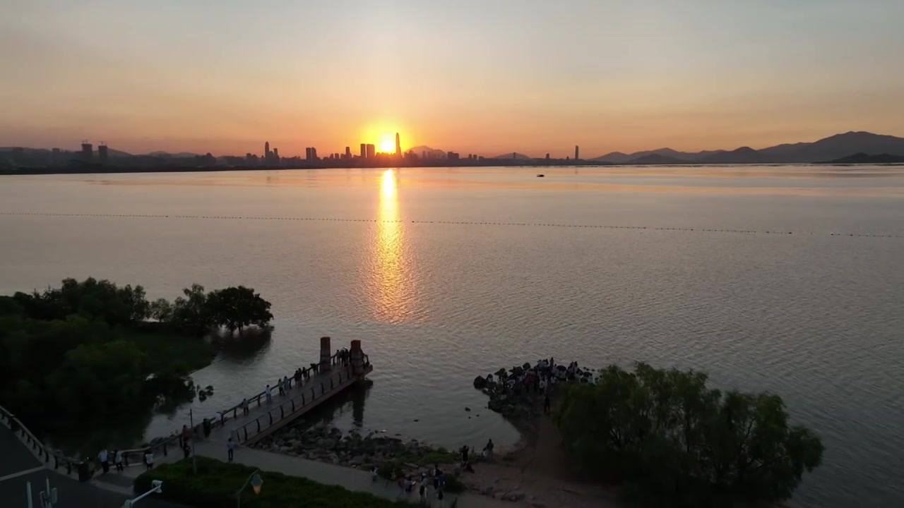 海边看日出视频素材