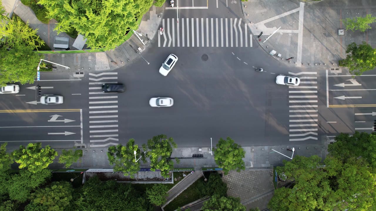 航拍城市道路十字路口交通视频素材