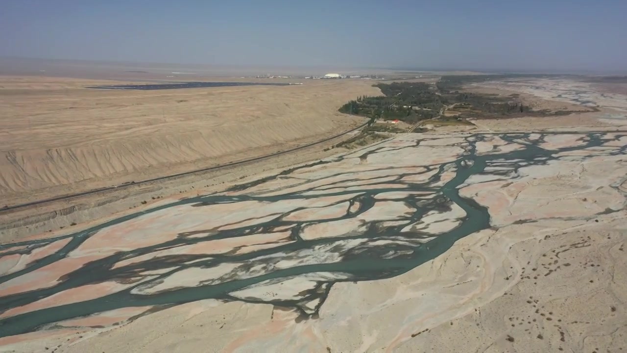 原创 新疆阿克陶县盖孜河峡谷中巴公路风光视频素材