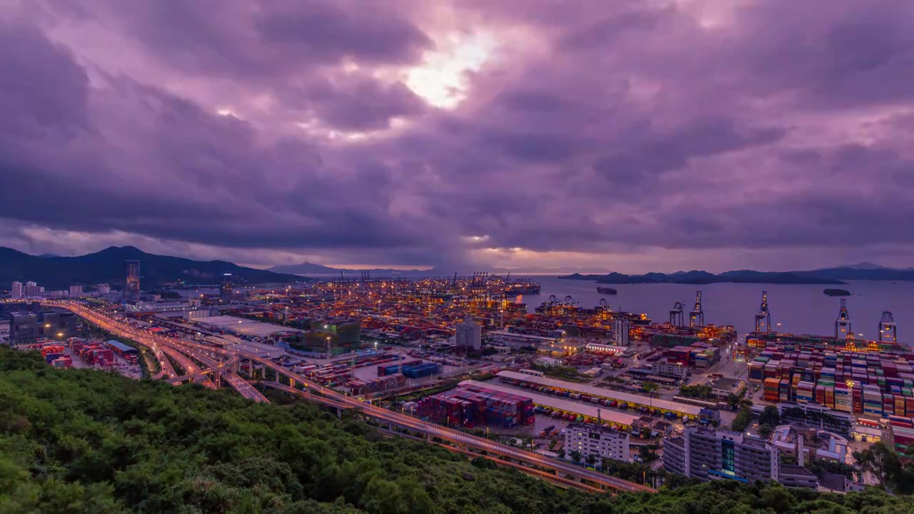 【正版素材】深圳盐田港日出-高级中学角度视频素材