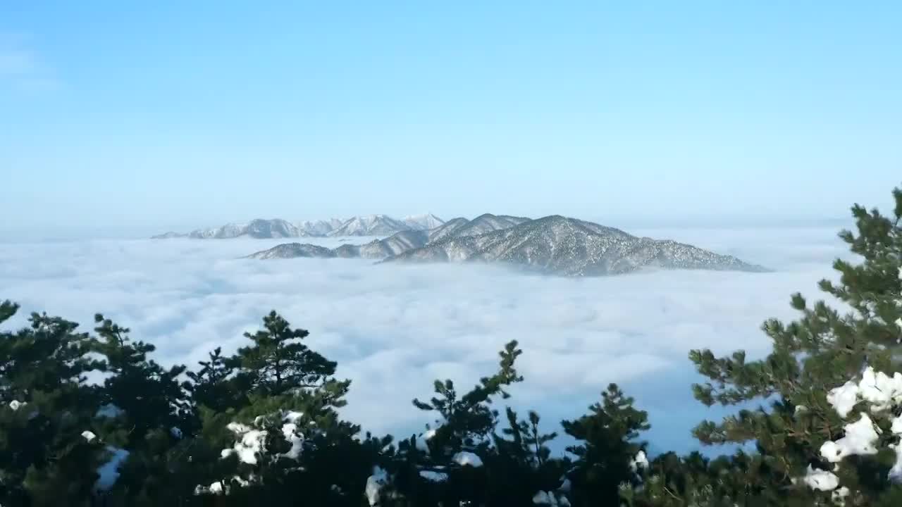 航拍高山云海涌动视频下载