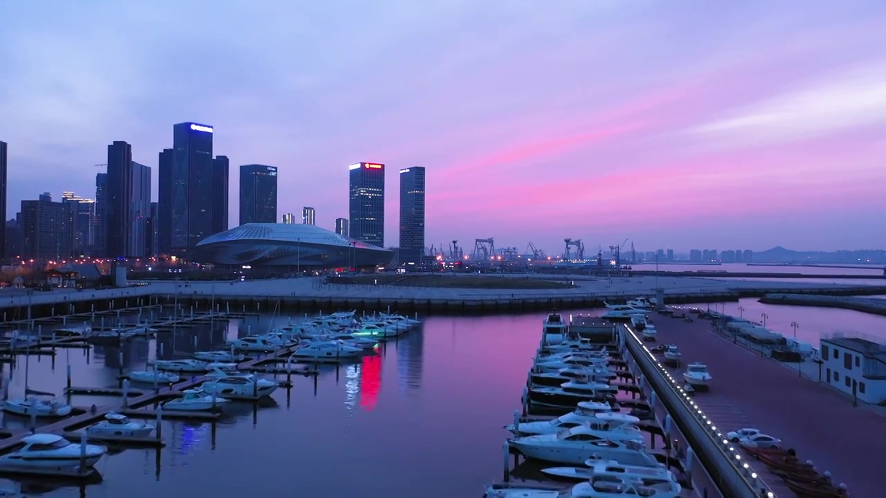 大连东港游艇码头会议中心夜景视频素材