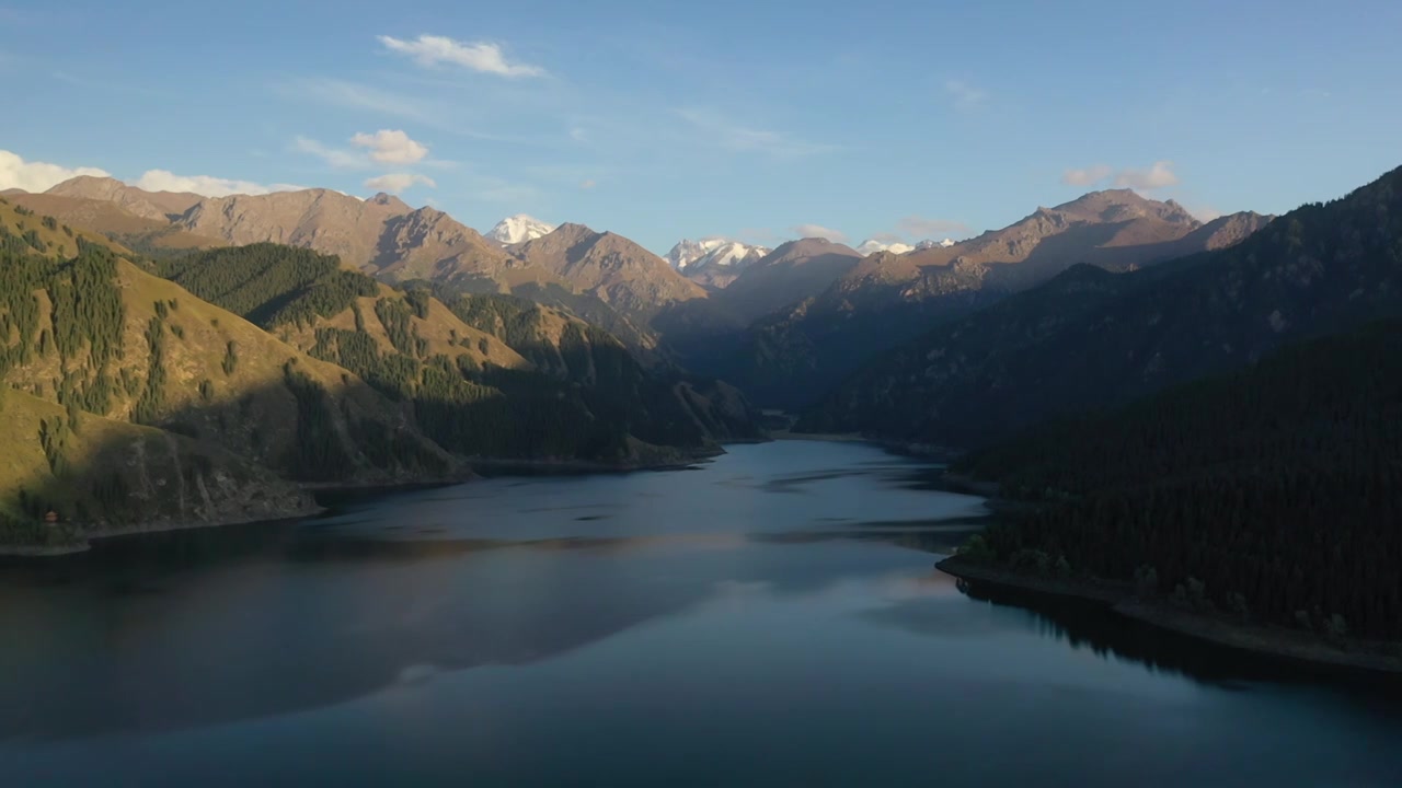 原创 新疆博格达峰天山天池自然风光航拍视频素材