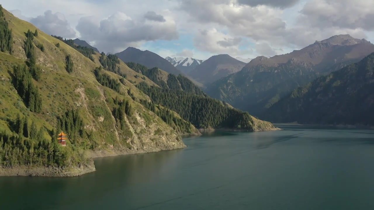 原创 新疆博格达峰天山天池自然风光航拍视频素材