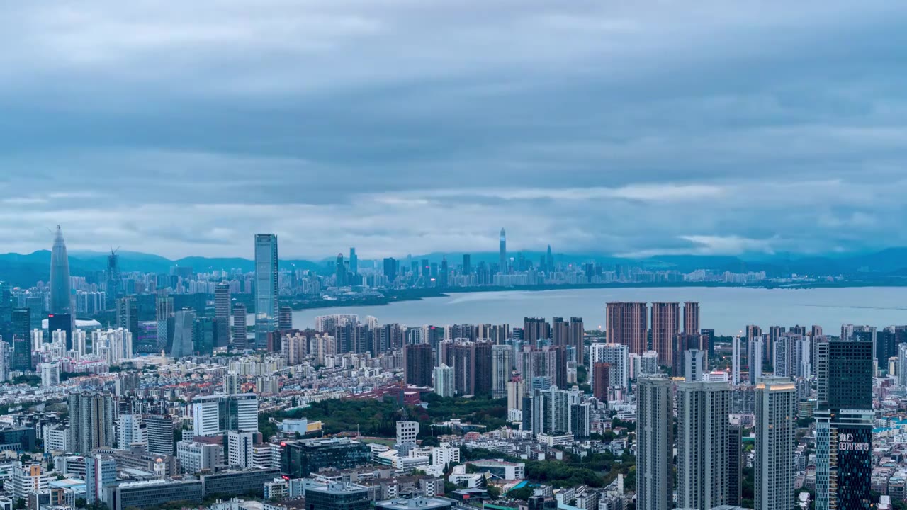 深圳南山区深圳湾蓝调转夜全景延时摄影素材视频素材